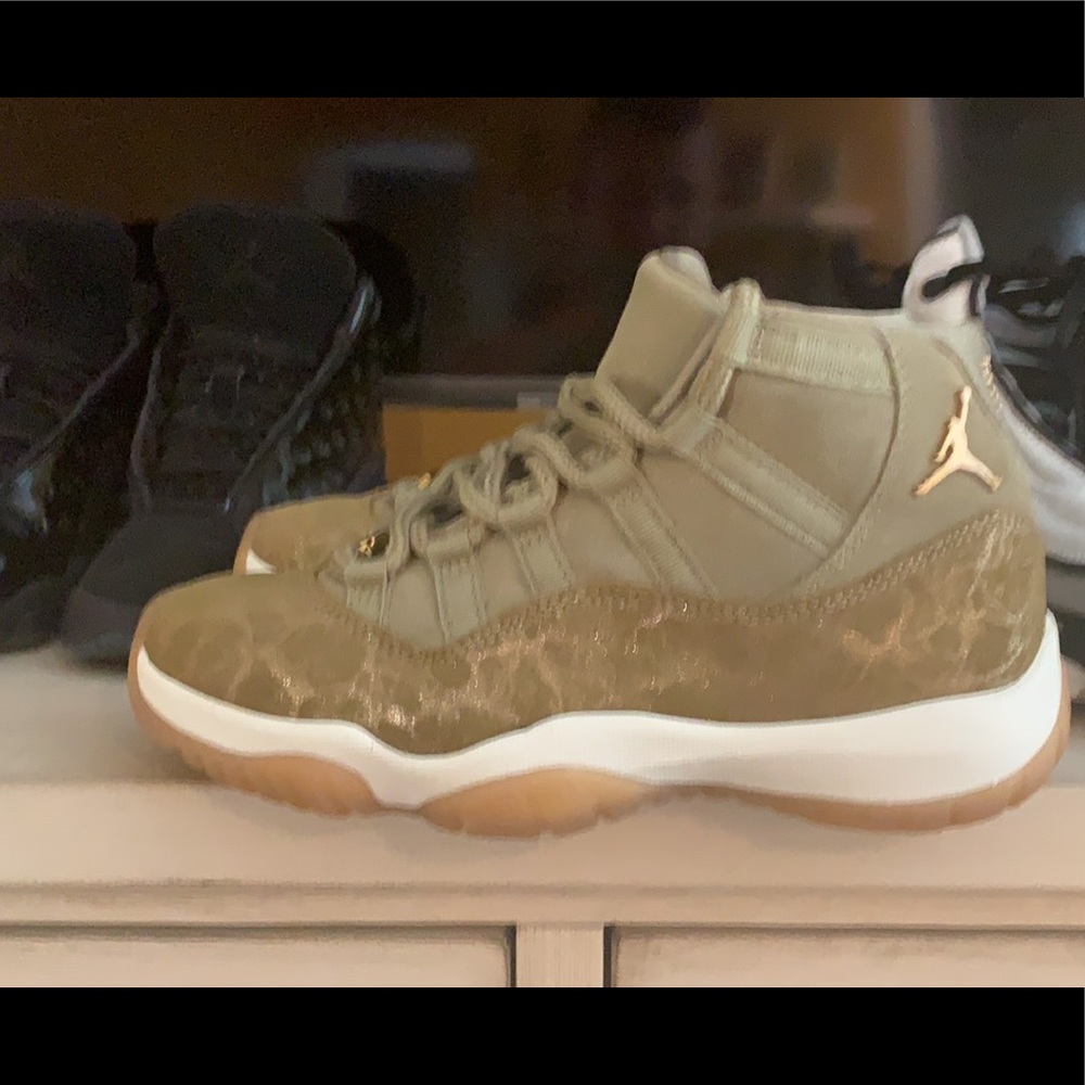 Women’s Jordan 11 Olives